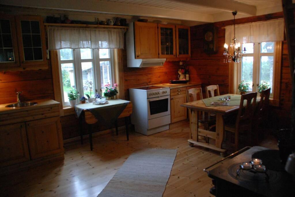 Вилла 100 Years Old Norwegian Log House In Тромсё Экстерьер фото