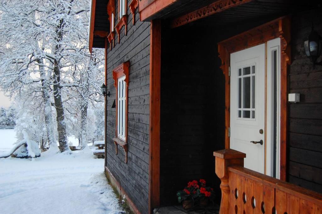 Вилла 100 Years Old Norwegian Log House In Тромсё Экстерьер фото