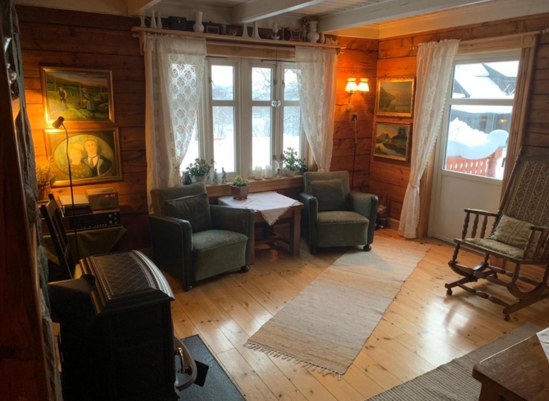 Вилла 100 Years Old Norwegian Log House In Тромсё Экстерьер фото