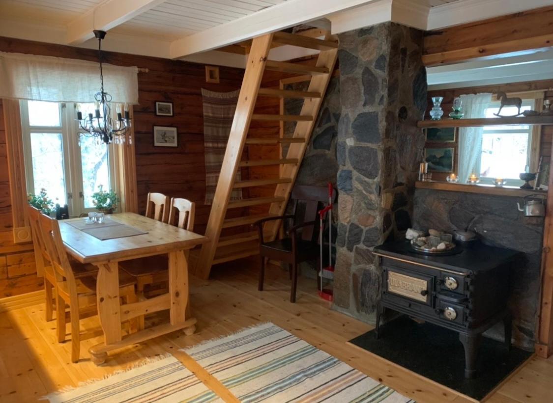 Вилла 100 Years Old Norwegian Log House In Тромсё Экстерьер фото